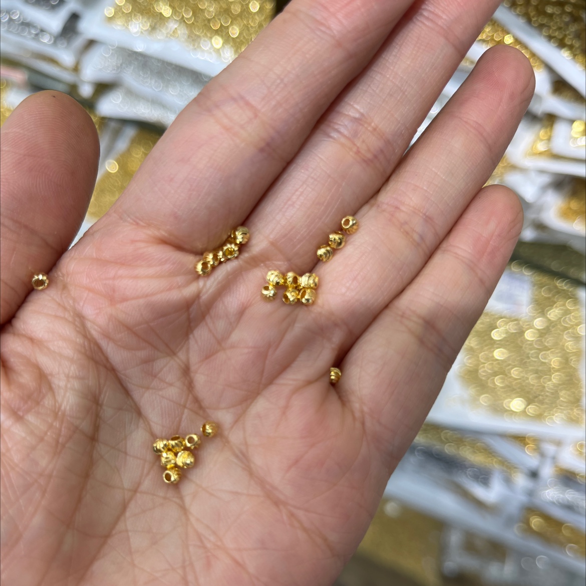 盼盼保色电镀 隔珠 铜弯刀珠 真金电镀西瓜珠外贸热销   D I Y配件
