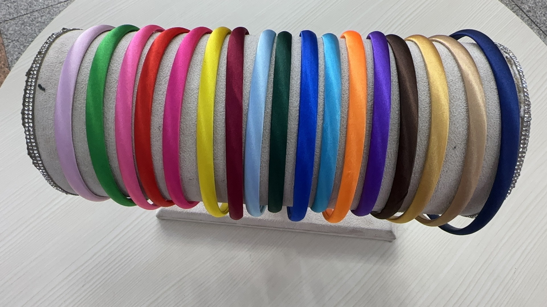 Korean-style rabbit hair headband, children's princess headband, creative accessory, exquisite and cute, environmentally friendly material, safe and non-irritating. Creative accessory, children's princess rabbit hair headband Specification image