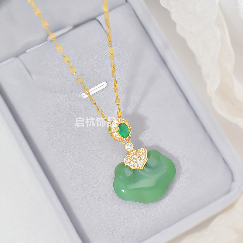 2024新款玉石项链女国潮宫廷风时尚百搭和田玉如意平安锁吊坠饰品 