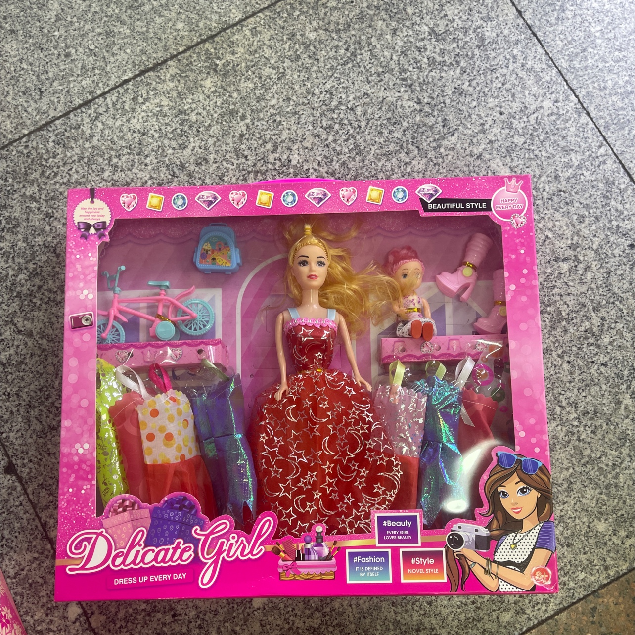 New Barbie dolls welcome both new and old customers to purchase accessories and clothes. Random mixed packaging. Barbie doll set. Specification image