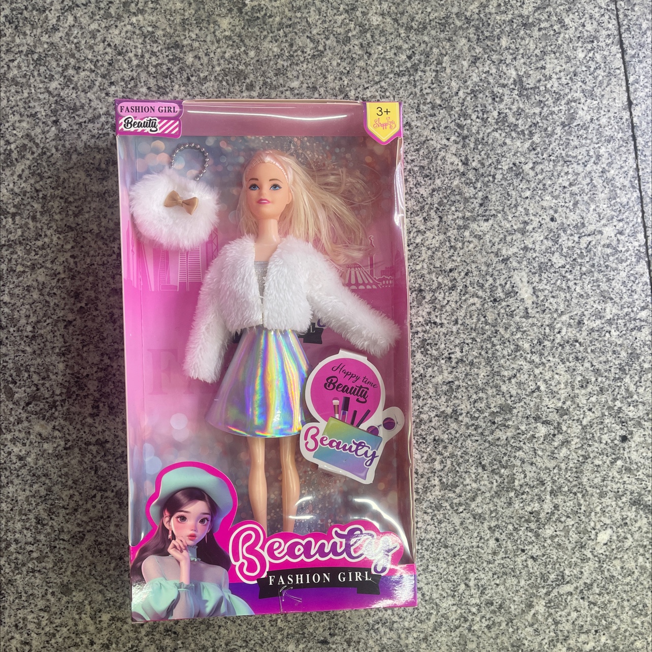 新款芭比娃娃欢迎新老客户选购配件衣服。随机混装。儿童玩具芭比娃娃