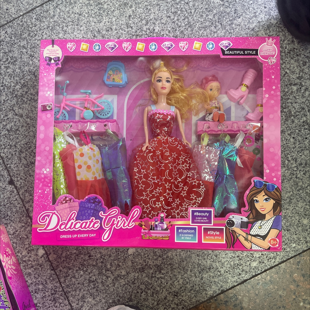 New Barbie dolls welcome both new and old customers to purchase accessories and clothes. Random mixed packaging. Barbie doll set. details Picture