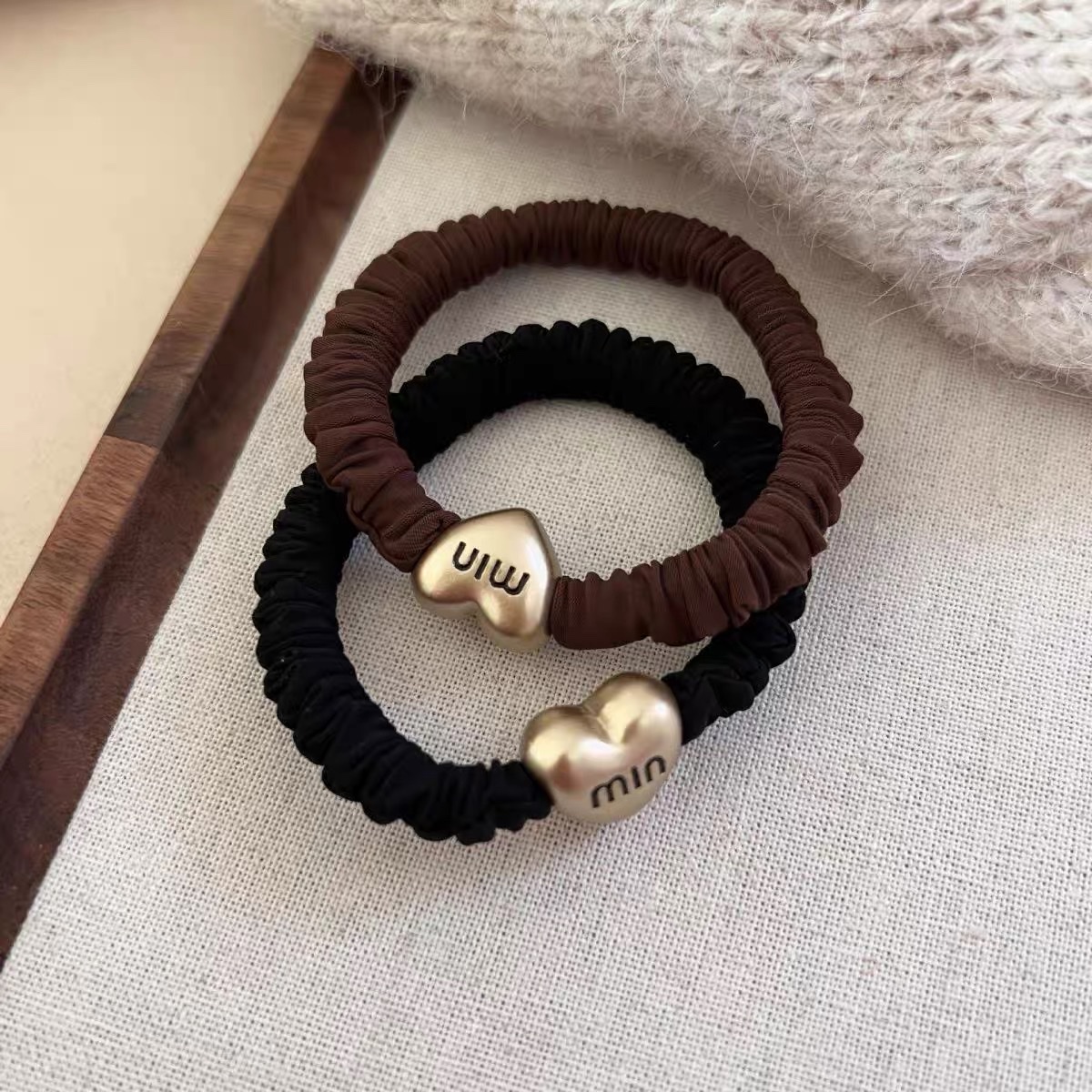 Korean version of min heart-shaped small intestine hair band, high school girls' elastic hair tie, popular high ponytail adult rubber band hair band accessory, hair band hair band Application Scenario