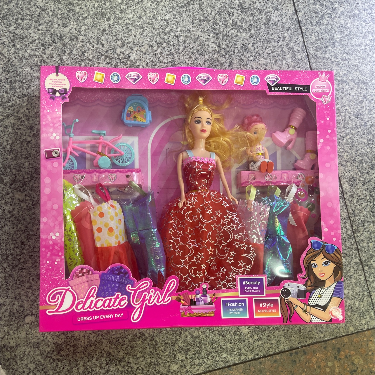 New Barbie dolls welcome both new and old customers to purchase accessories and clothes. Random mixed packaging. Barbie doll set.