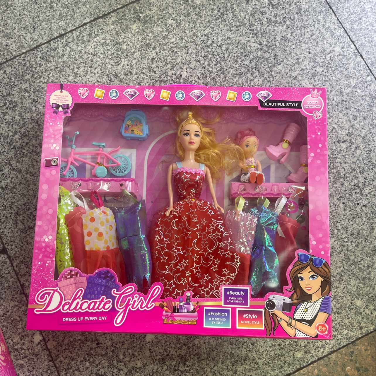 New Barbie dolls welcome both new and old customers to purchase accessories and clothes. Random mixed packaging. Barbie doll set. Application Scenario