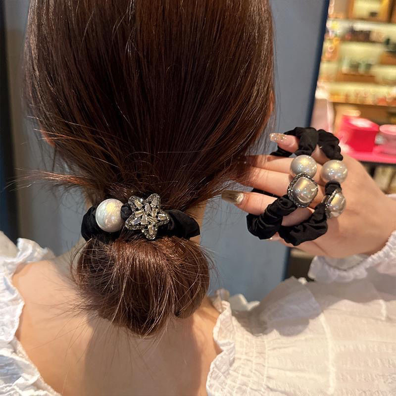 High-end and elegant water diamond pearl hair tie, hair tie, bun hair band, high-elasticity rubber band, ponytail, new hair accessory, hair band, hair tie, large intestine circle, autumn and winter hair band details Picture