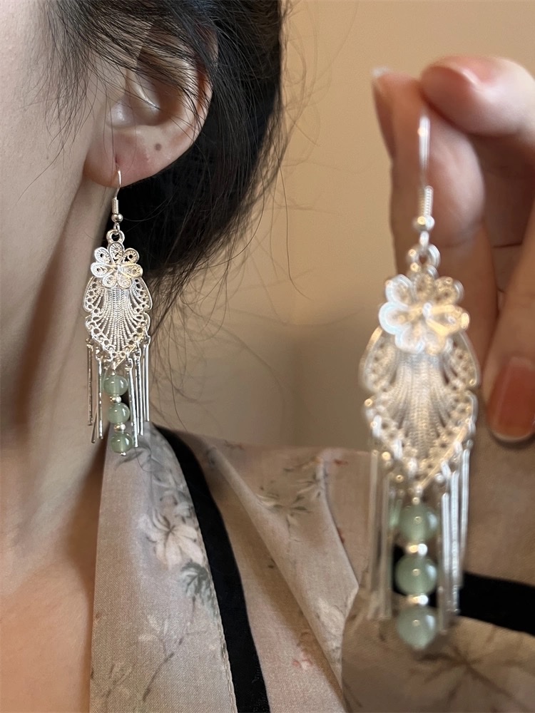 Yaxin accessories and earrings detail image 2