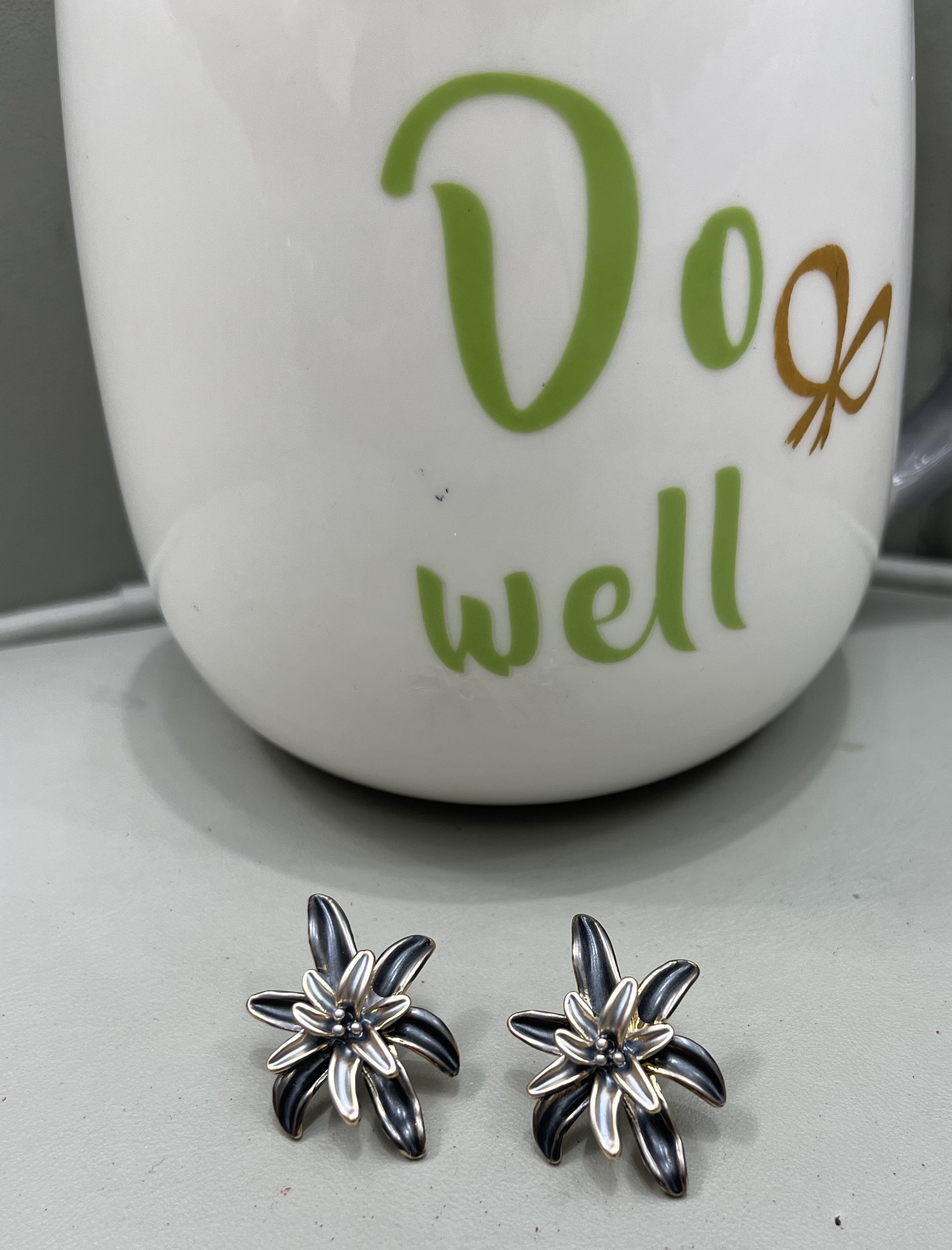 个性时尚耳饰 独特饰品 精致耳夹 高级感耳环设计 美丽耳饰装饰品耳饰产品图