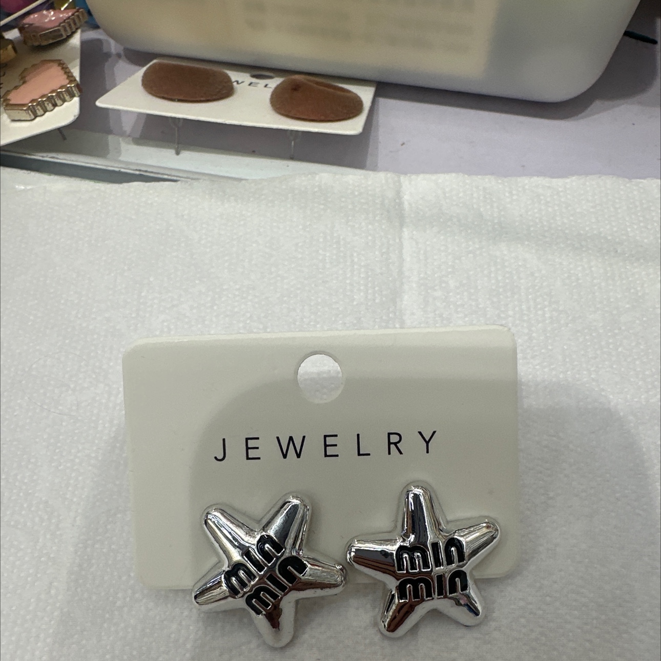 独特耳饰 精致耳环 高级感饰品 时尚女士必备款式 UV镀塑料耳钉耳饰耳环详情图3