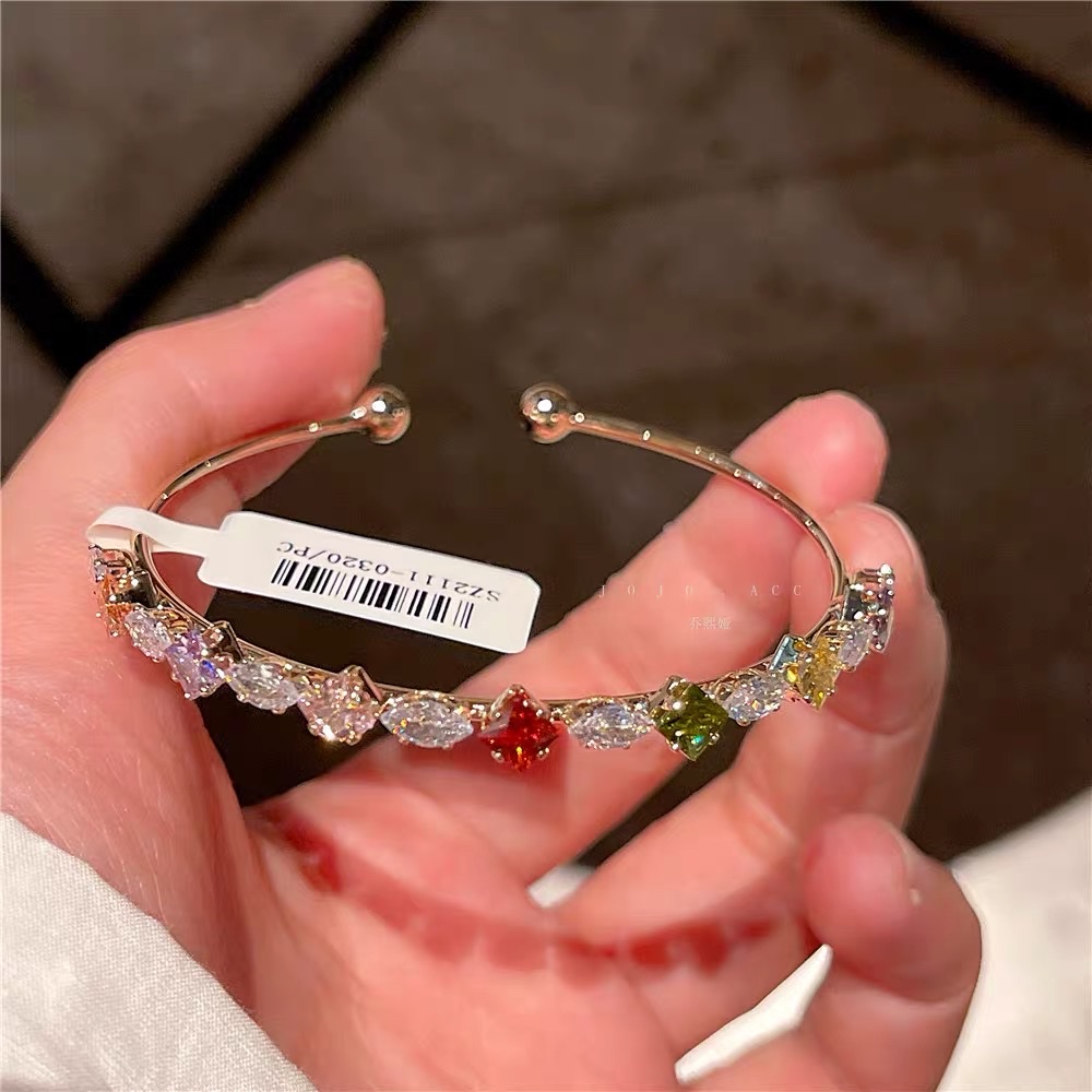 Single-row zircon inlaid with trendy elements paired with a classic and fashionable series of colored zircon inlaid diamond bracelets details Picture