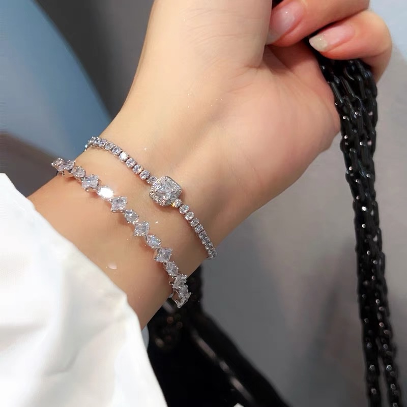 The popular element zircon inlaid diamond design series of bracelets Specification image