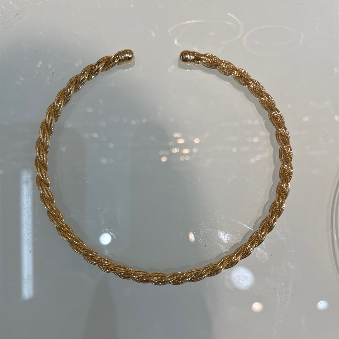 金色颈圈