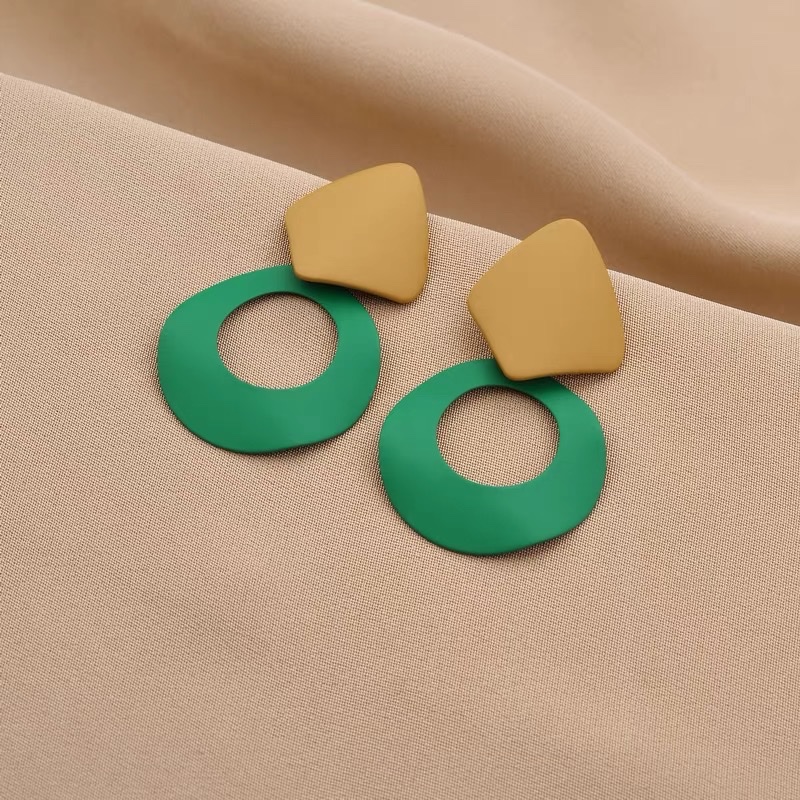 Korean style circle earrings, 2024 new trendy and bold style, exaggerated and fashionable earrings and earrings ER-2026 Application Scenario