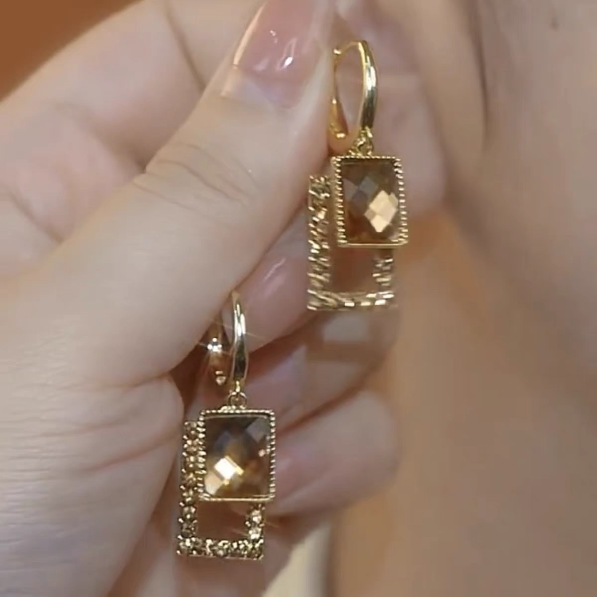 专柜商场撤回银针耳扣双层咖色微镶抗过敏小众设计高级感百搭气质耳环产品图