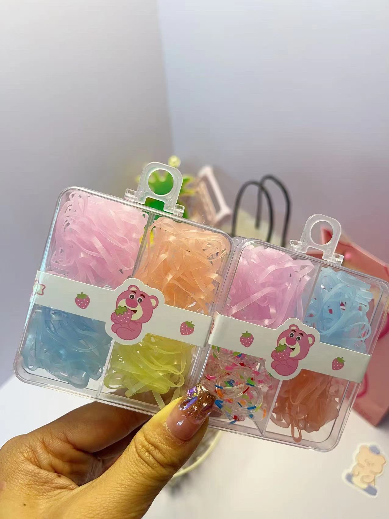 The rubber-made rubber band for children does no harm to hair quality. The rubber band for hair fixation has a moderate hardness and is durable Item Picture