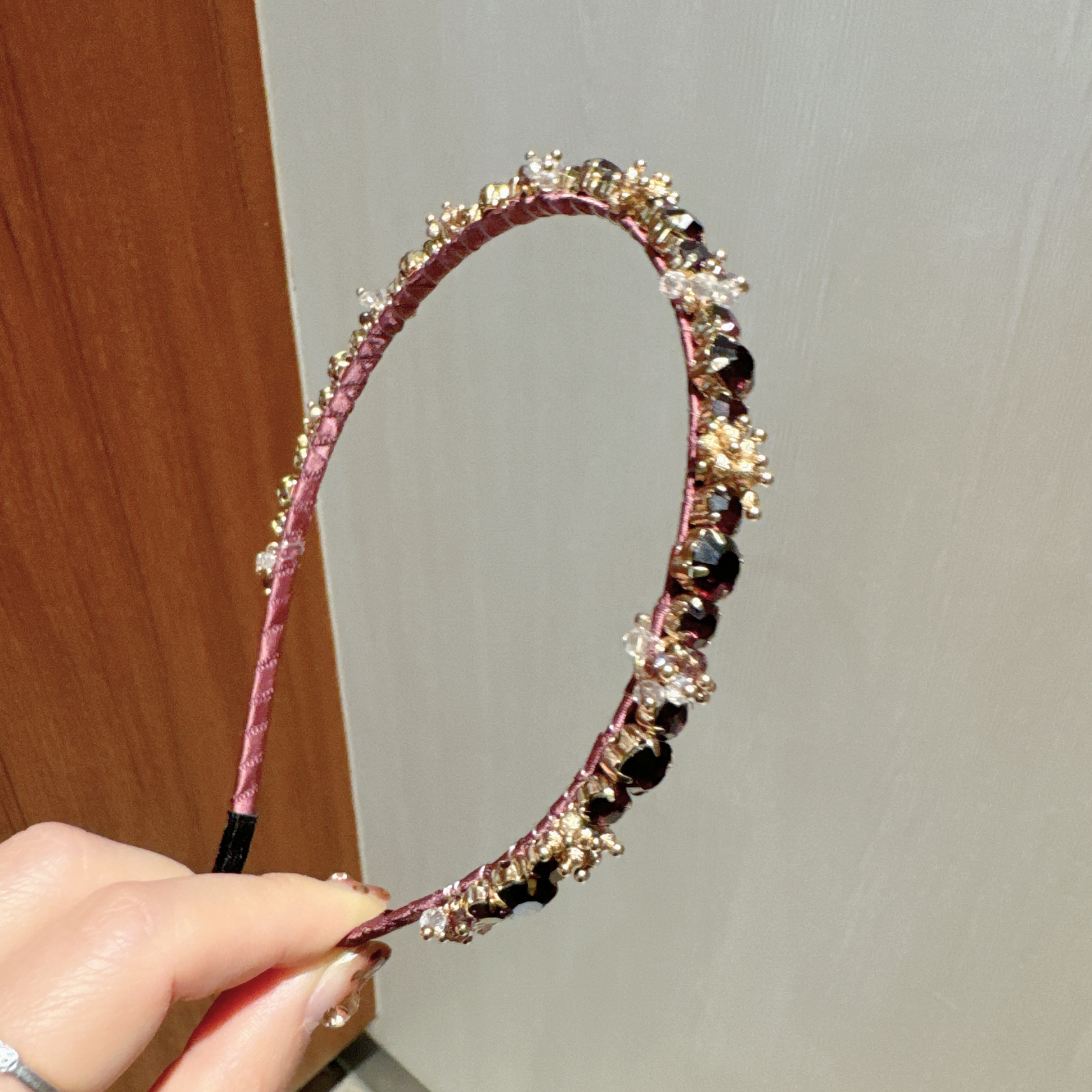 Dongdaemun Korean Version Diamond-Encrusted Professional Handcrafted Hairband, Simple New Style Hairpin, Women's Versatile Headband, And Fairy Super Fairy-Like Headband Application Scenario