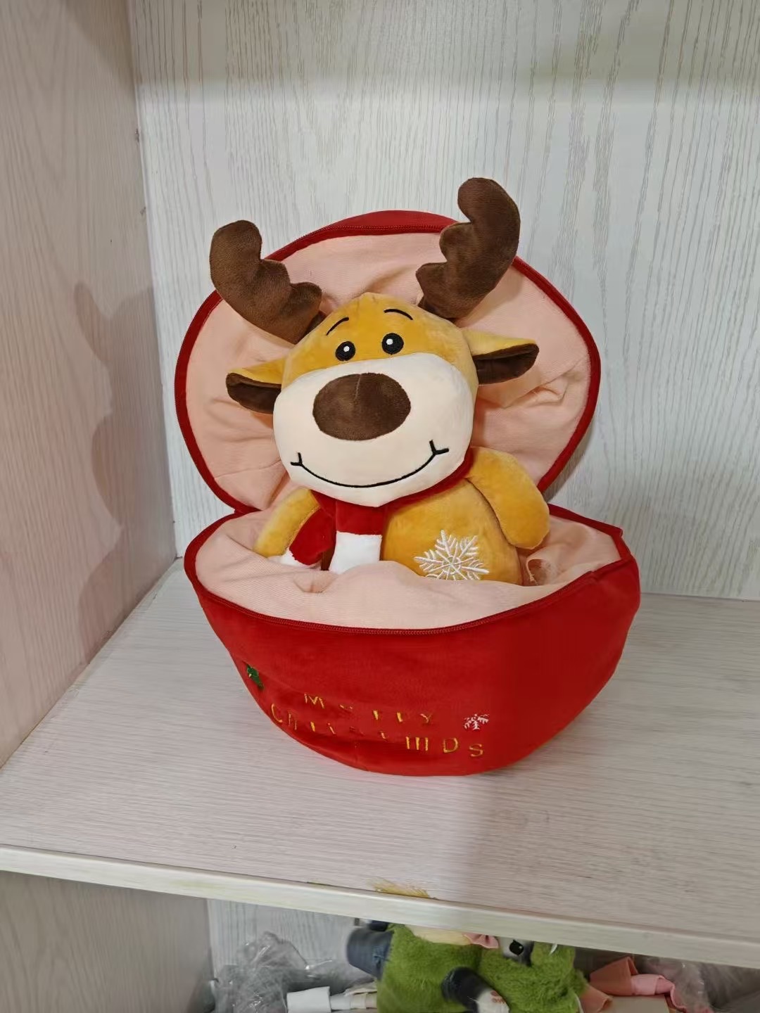 Cross-border Christmas capybaras, Santa Claus dolls, Christmas tree, Christmas apple throw pillows, Christmas gifts for children, toys, claw machines, dolls details Picture