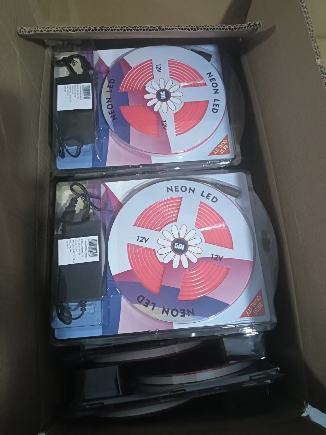 RED灯带LED低压铝合金灯带 自贴式安装 灯带照明装饰 环保节能耐用光源LED低压灯带led灯带自贴产品图