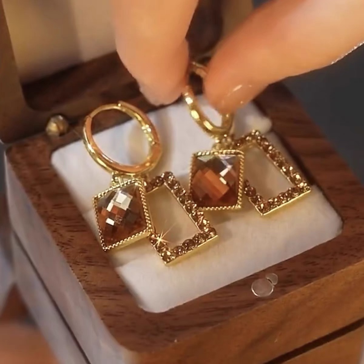 专柜商场撤回银针耳扣双层咖色微镶抗过敏小众设计高级感百搭气质耳环详情图3