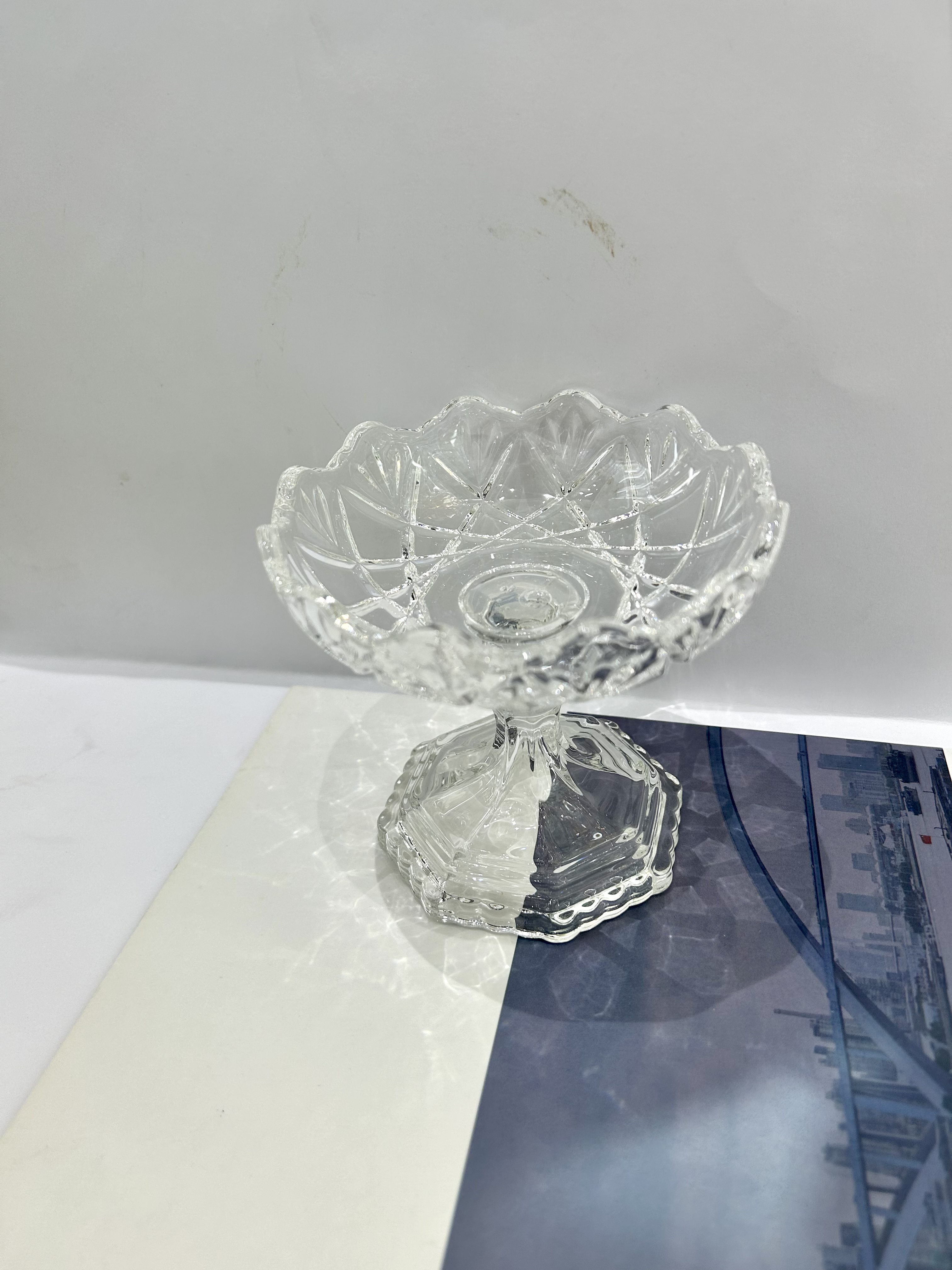 Glass fruit platters, exquisite glass handicrafts, heat-resistant glass plates, glass ashtrays, multi-functional, high-end decorative items detail image 2