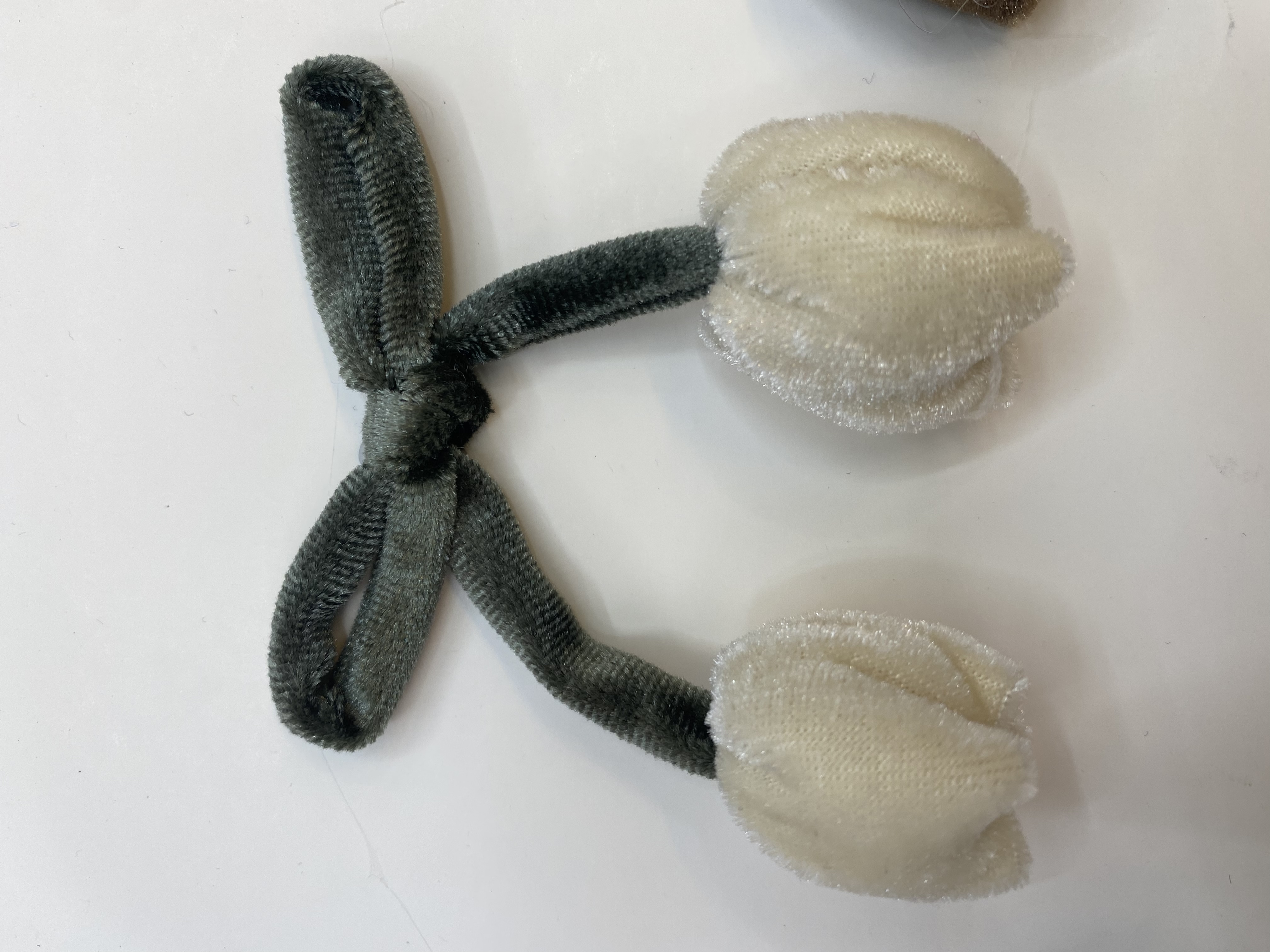 Cute and versatile new velvet tulip hair clips, hair accessories, clothing, shoes and accessories for autumn and winter Specification image