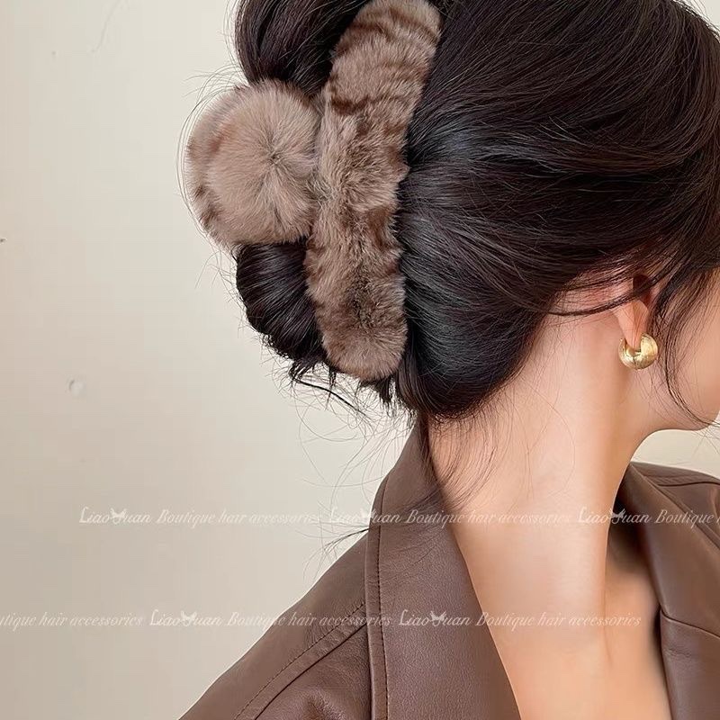 高级感豹纹兔毛毛绒抓夹大号秋冬发夹女2023新款后脑勺复古鲨鱼夹饰品饰品配件细节图
