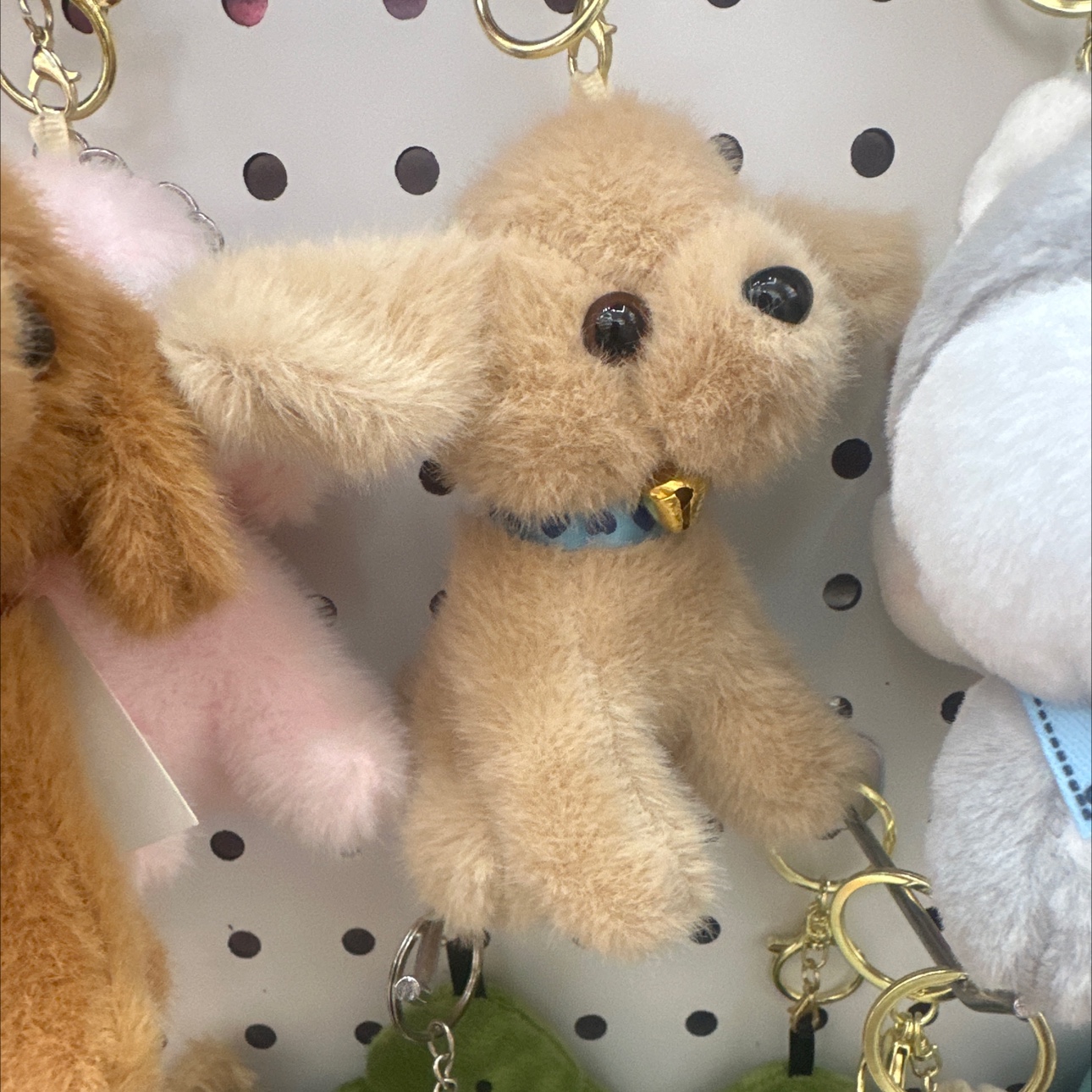 欧貂毛贵宾犬四色毛绒挂件可爱优雅带铃铛 小朋友的玩伴 多个颜色 细节图