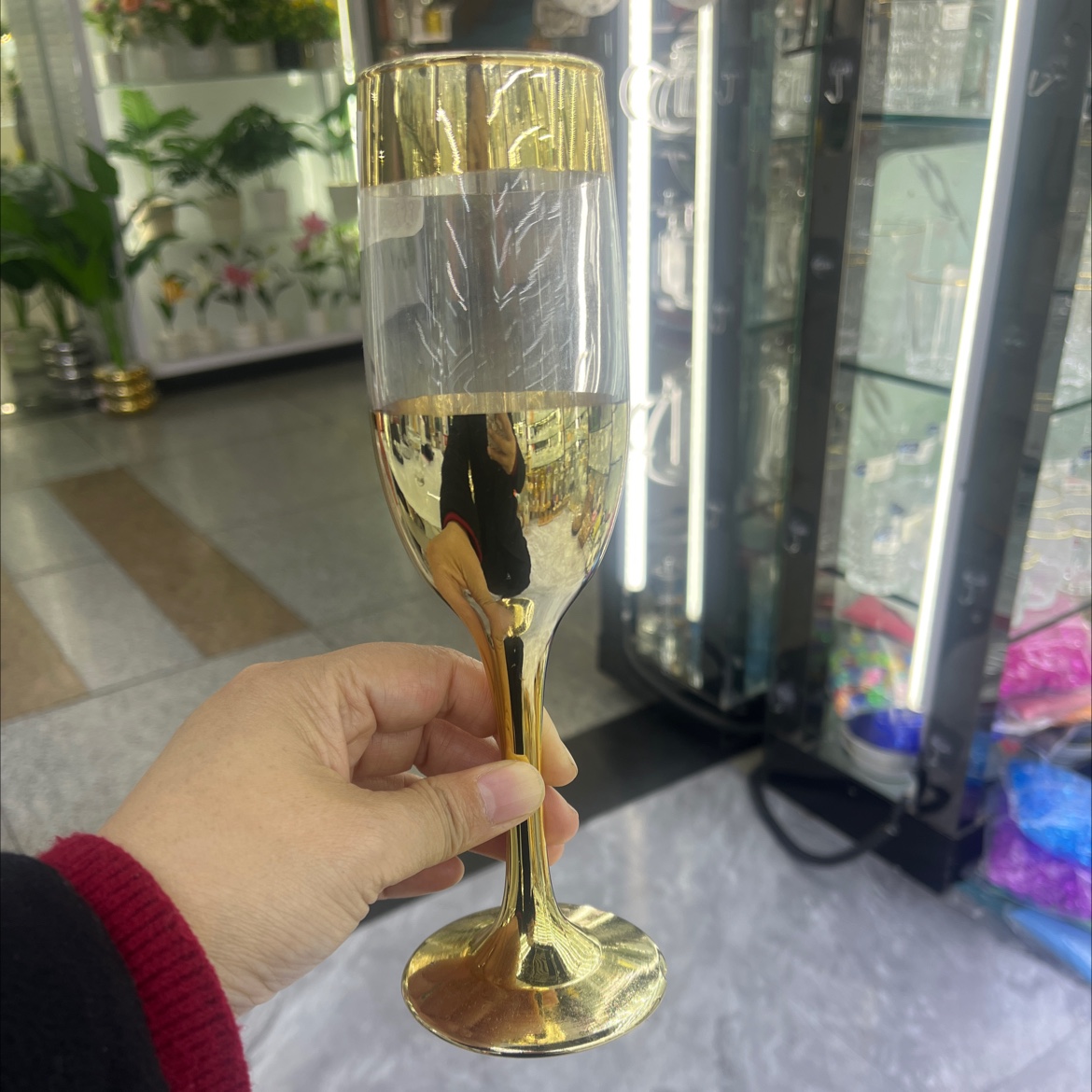 High-footed glasses, red wine glasses, exquisitely printed small glass wine glasses, beer tower wine glasses, high-quality wine and beverage glasses details Picture