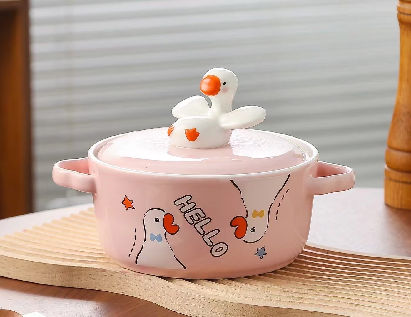 Fun cartoon goose instant noodle bowl with cartoon goose lid, porcelain bowl, ceramic bowl details Picture
