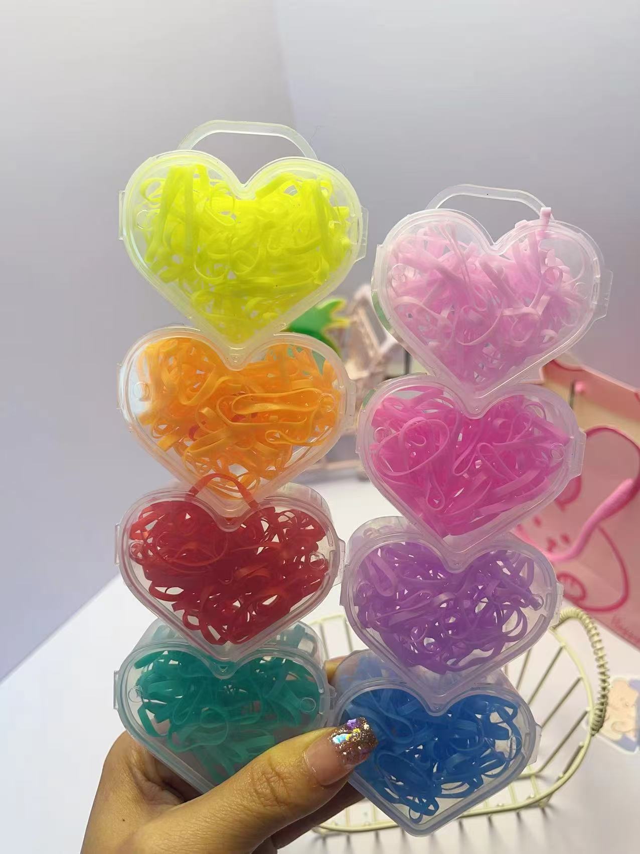 Children's safety rubber products, multi-color rubber band and rubber ring sets, play hair accessories, dual-purpose, non-damaging to hair quality rubber band and rubber ring, children's rubber band Application Scenario