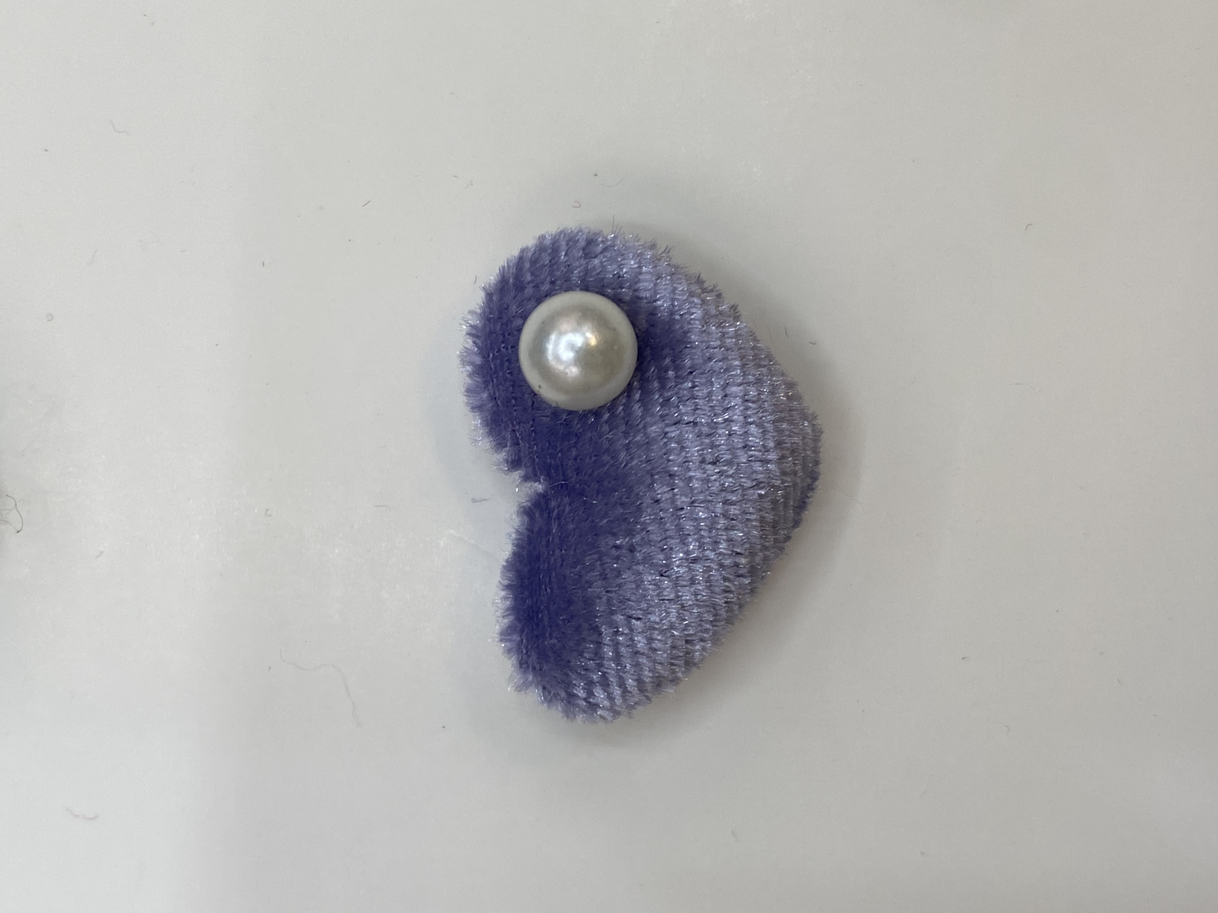 Cute and versatile velvet heart and pearl hairpin necklace earrings accessories detail image 6