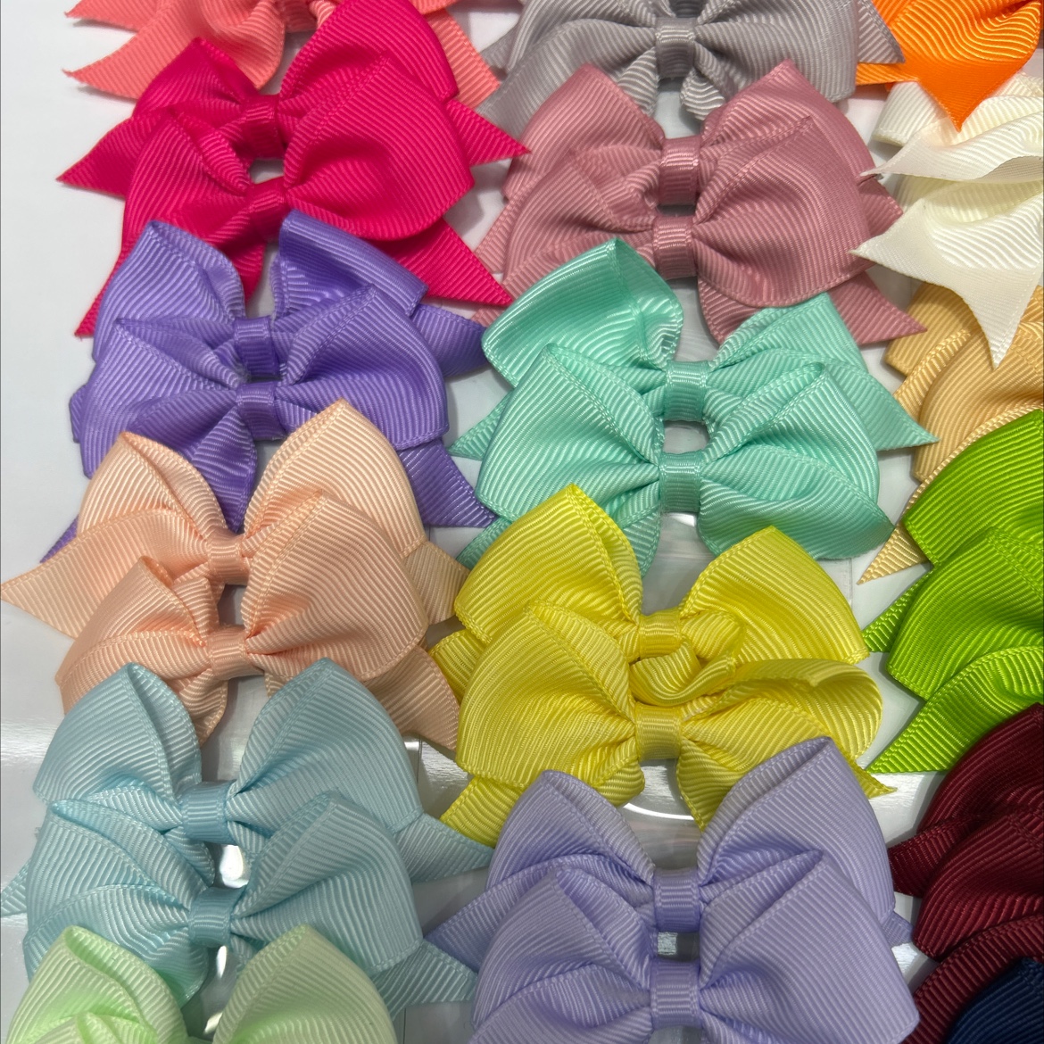The new summer cute hair clips for children are lightweight and comfortable. The children's hair clips have a unique and adorable design detail image 2