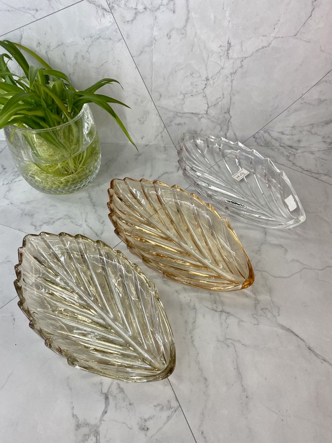 琉璃盘 玻璃工艺品 精致透明 小吃盘水果盘 玻璃烟灰缸 功能多样 美观实用细节图