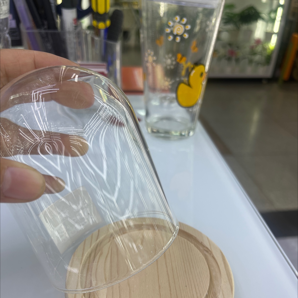 Glass vases, glass handicrafts, exquisite glass marbles design, glass ashtrays, art collectibles, modern home decorations Application Scenario