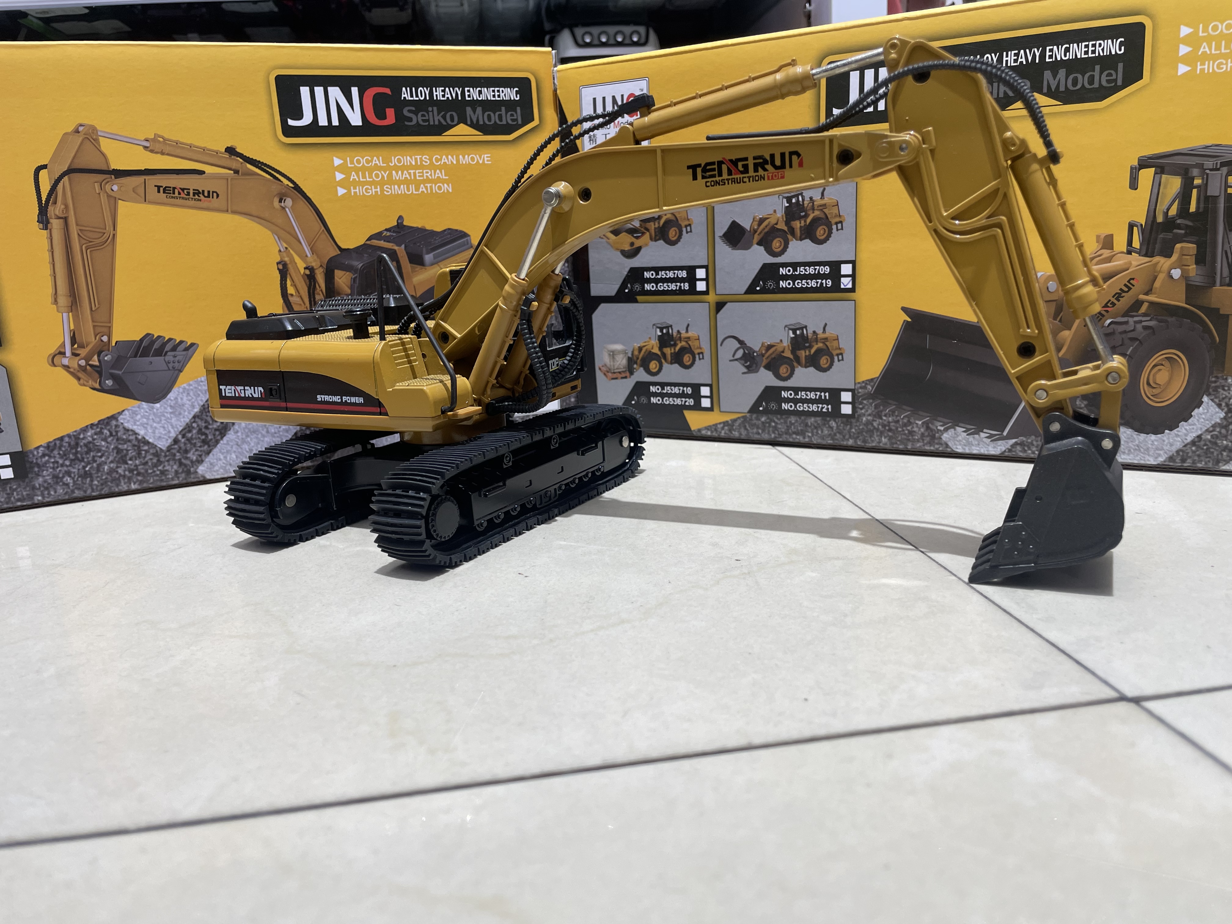 挖掘机械实物图