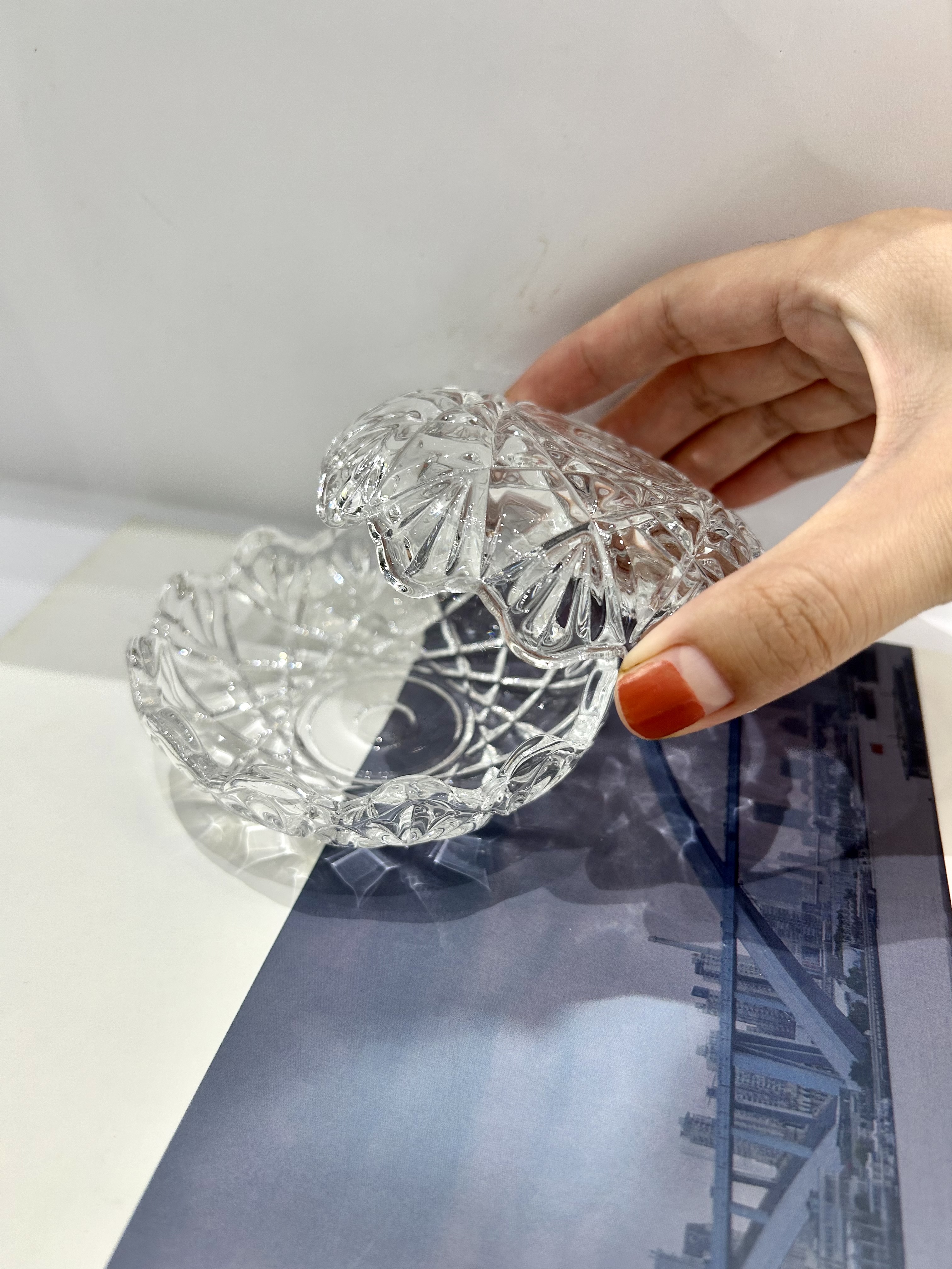 Glass fruit platters, exquisite glass handicrafts, heat-resistant glass plates, glass ashtrays, multi-functional, high-end decorative items details Picture