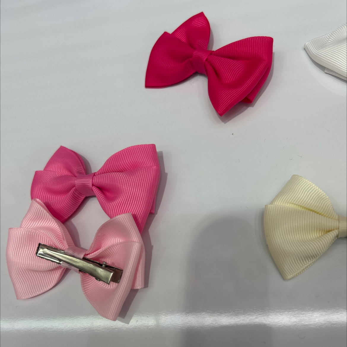 Cute children's hair clips, simple and elegant children's hair accessories Application Scenario