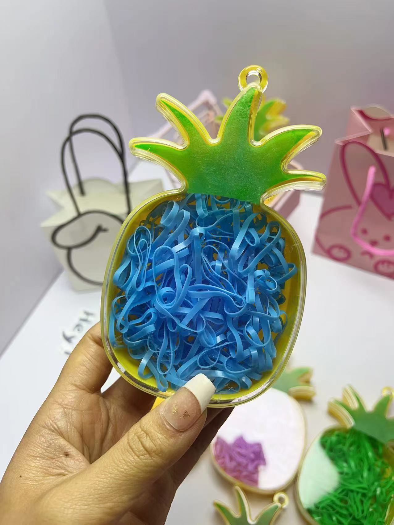 Children's rubber bands and rubber products are safe and non-toxic. The rubber bands and rubber rings are available in multiple colors and are durable without damaging hair quality Application Scenario