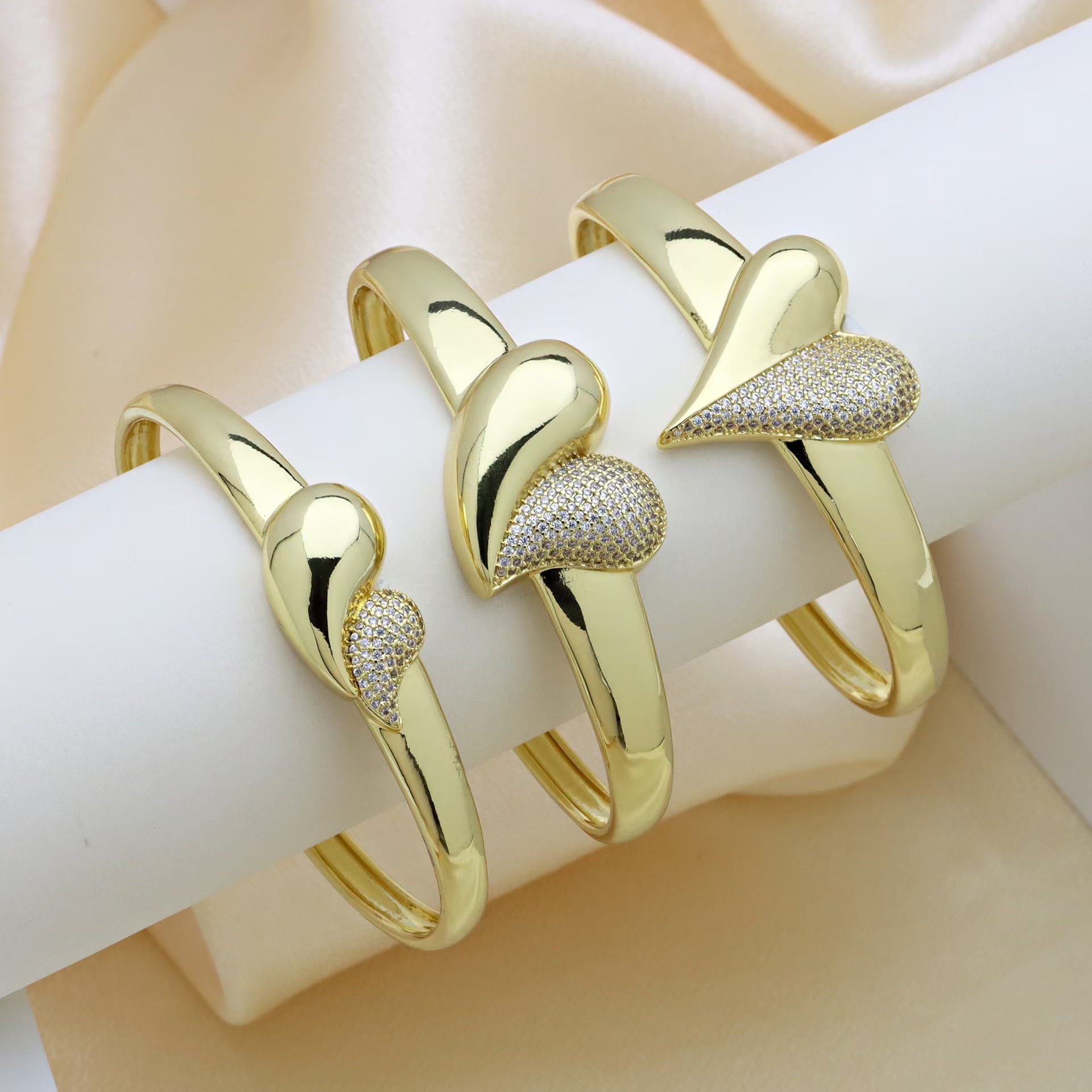 欧美简约新款爱心锆石戒指手镯耳钉套装情人节套装水晶锆石套链锆石套链细节图