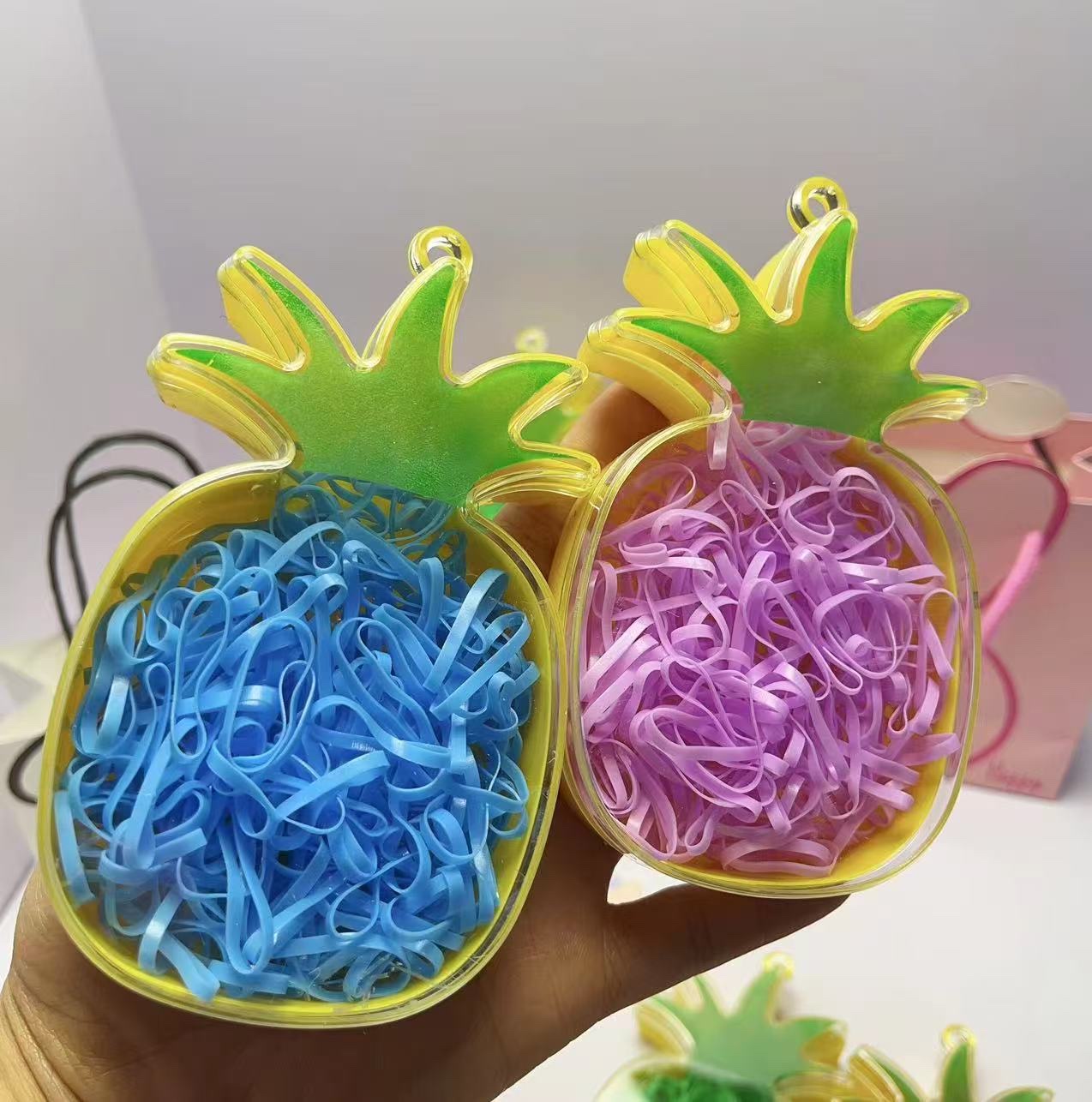Children's rubber bands and rubber products are safe and non-toxic. The rubber bands and rubber rings are available in multiple colors and are durable without damaging hair quality details Picture