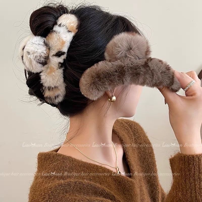 高级感豹纹兔毛毛绒抓夹大号秋冬发夹女2023新款后脑勺复古鲨鱼夹饰品饰品配件产品图