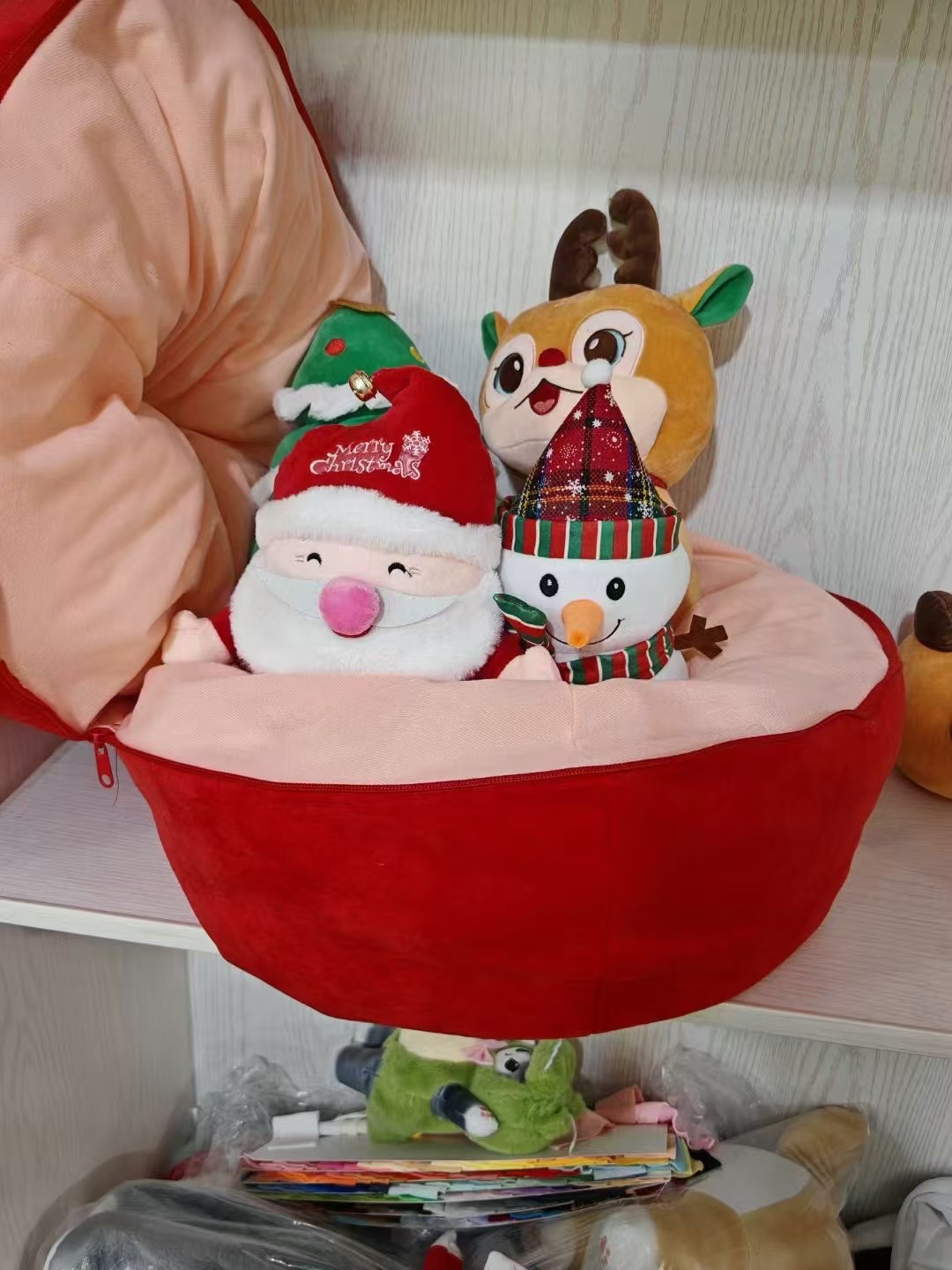 Cross-border Christmas capybaras, Santa Claus dolls, Christmas tree, Christmas apple throw pillows, Christmas gifts for children, toys, claw machines, dolls Specification image