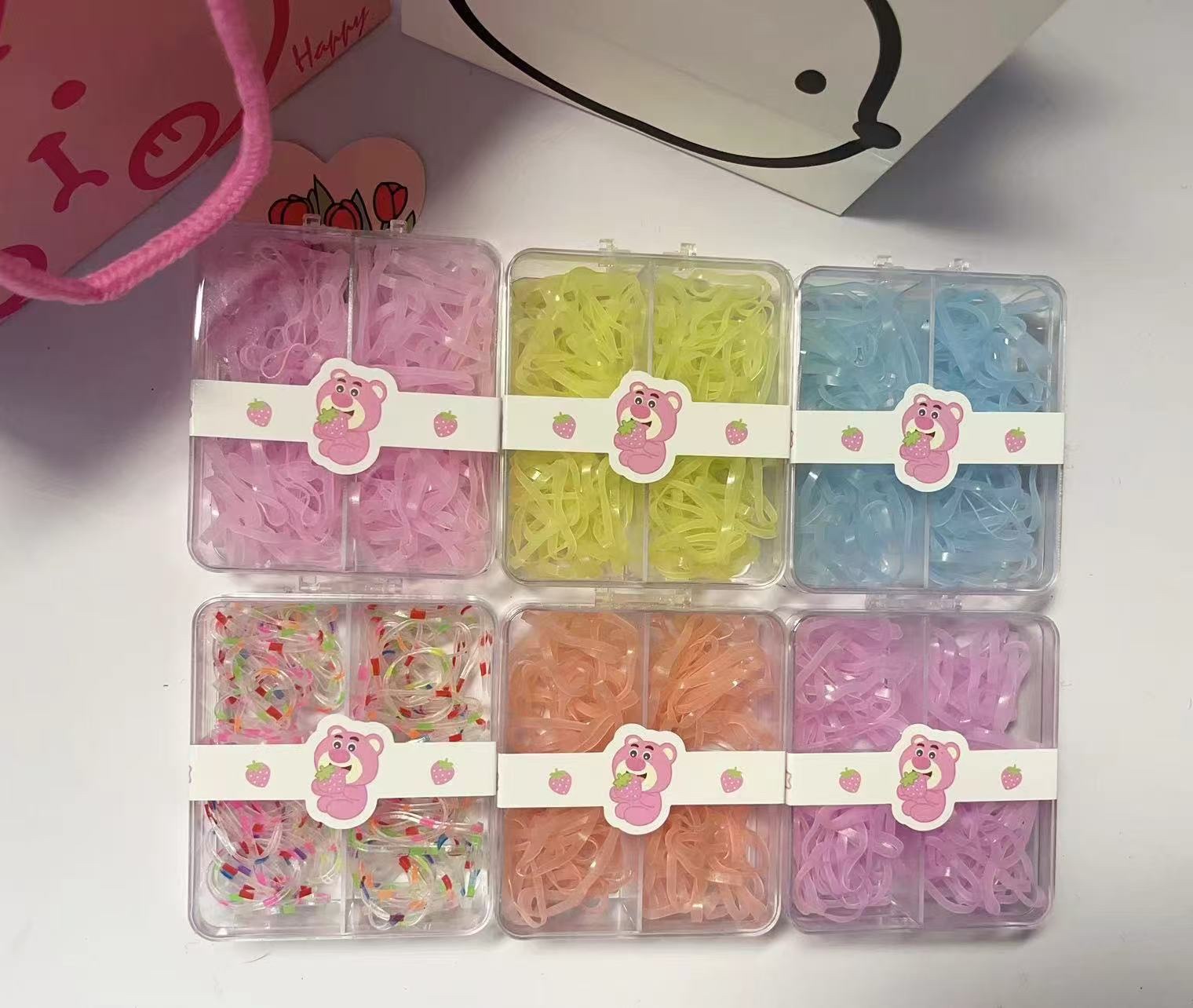 The rubber-made rubber band for children does no harm to hair quality. The rubber band for hair fixation has a moderate hardness and is durable Application Scenario