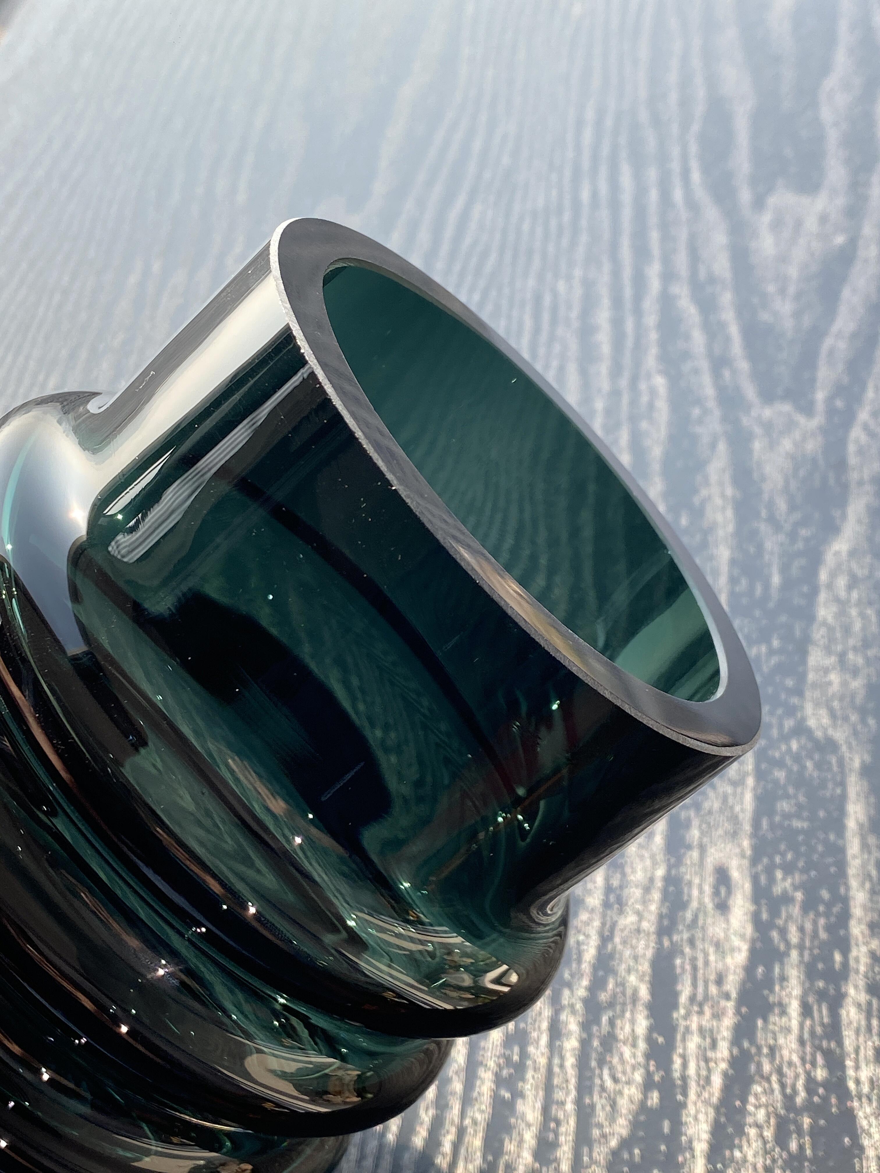 HJM-丹麦设计师款琉璃厚重墨绿色玻璃花瓶客厅家具茶几书桌插花水培装饰摆件花瓶批发产品图