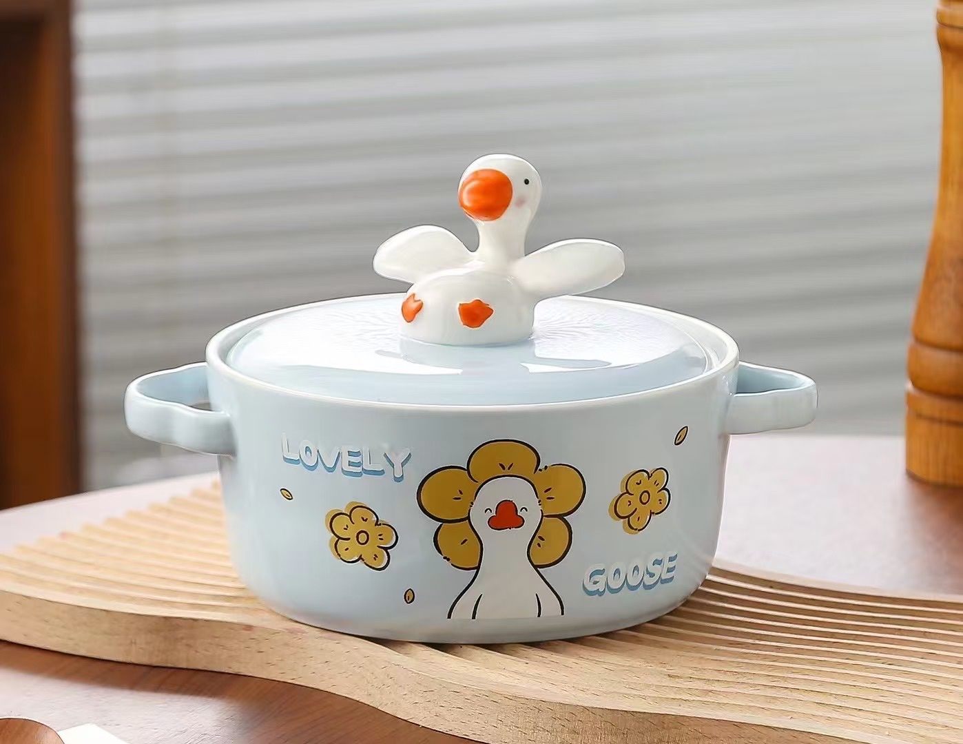 Fun cartoon goose instant noodle bowl with cartoon goose lid, porcelain bowl, ceramic bowl Item Picture