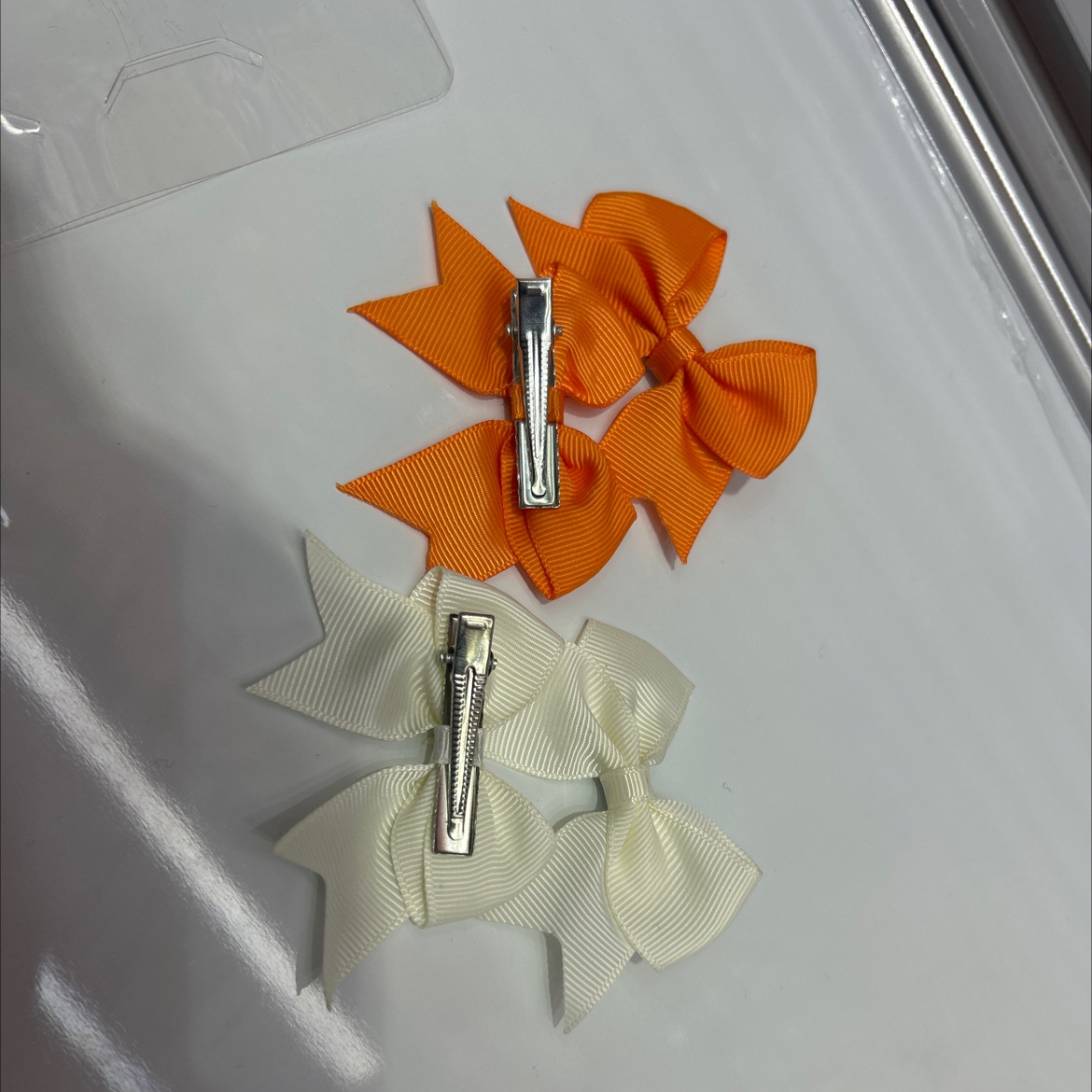 The new summer cute hair clips for children are lightweight and comfortable. The children's hair clips have a unique and adorable design details Picture