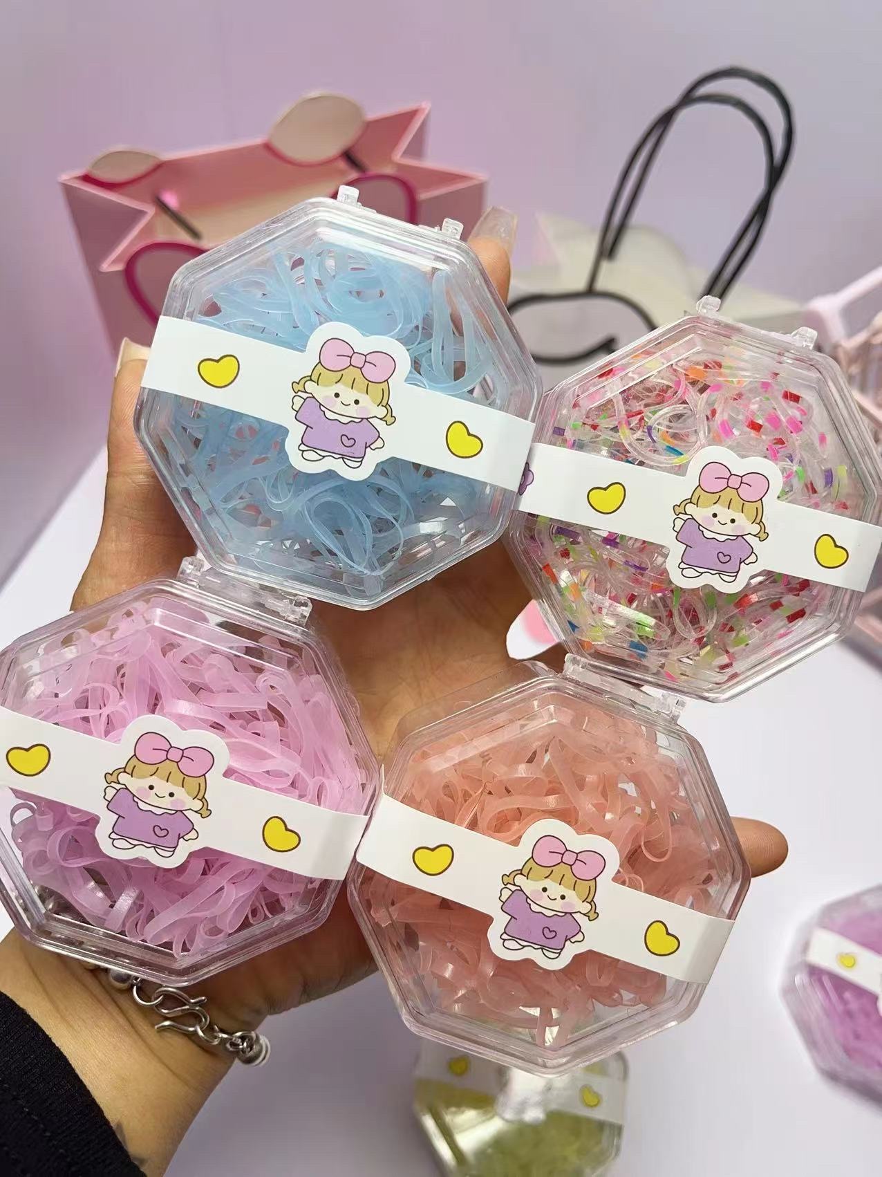 The rubber-made rubber band for children does no harm to hair quality. The rubber band for hair fixation has a moderate hardness and is durable Specification image
