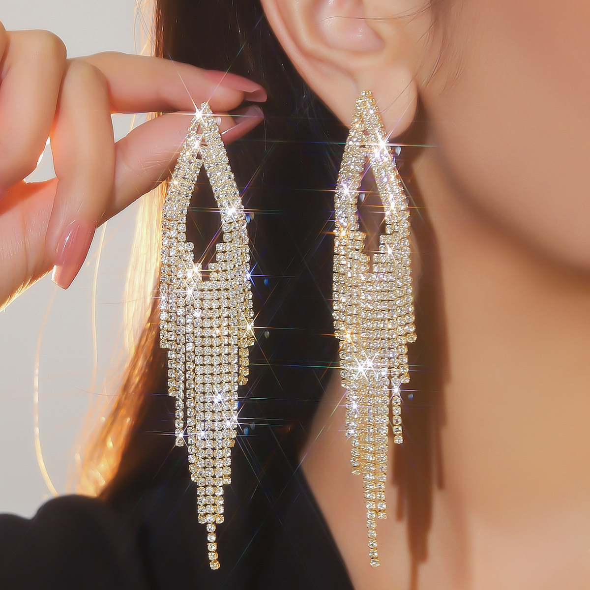 Exquisite tassel earrings, high-end earrings, unique design ear clips, fashionable ladies' accessories, elegant earrings, cross-border gifts Item Picture