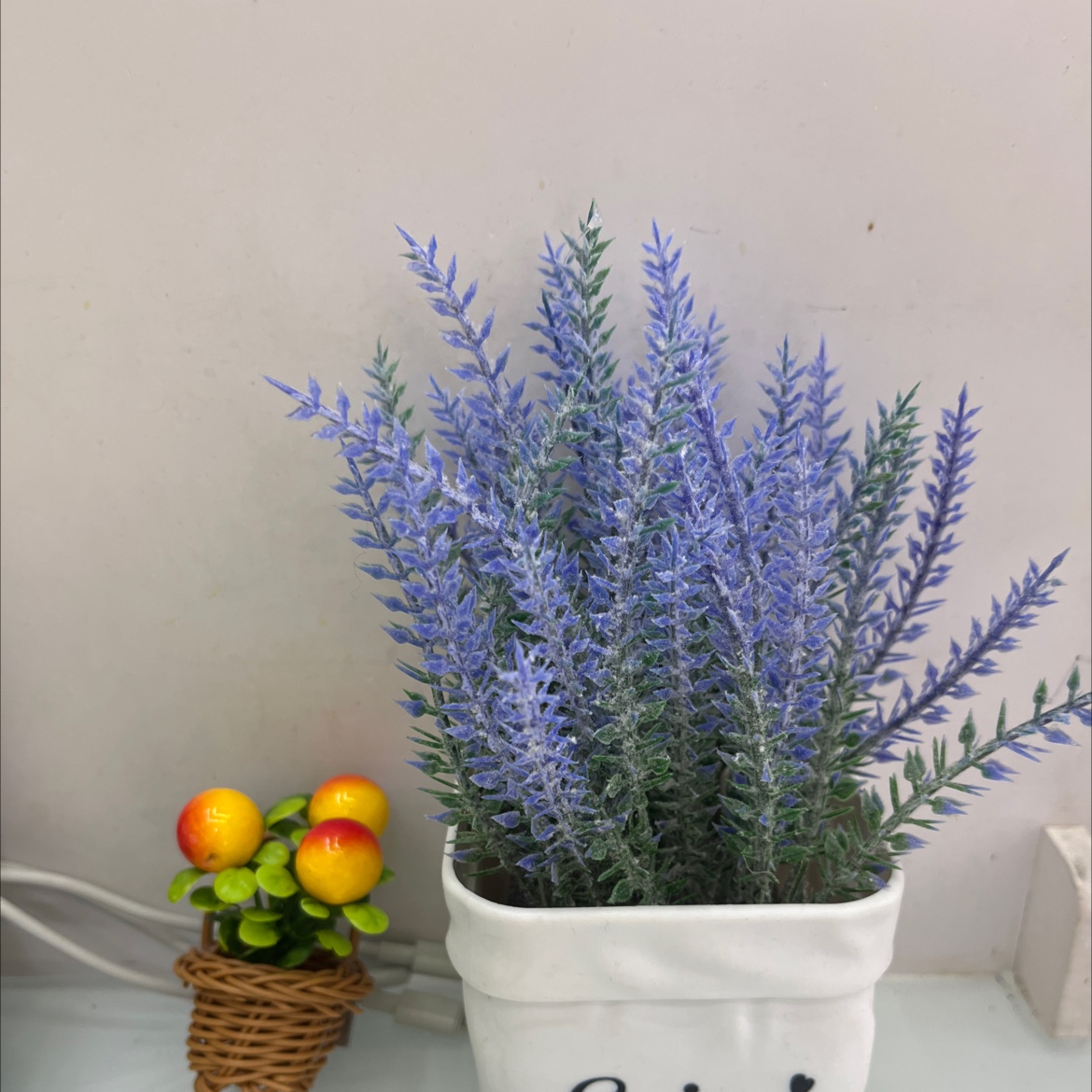 精致花篮配套假花 逼真仿真花装饰品 籐家具风格 色彩鲜艳室内装饰