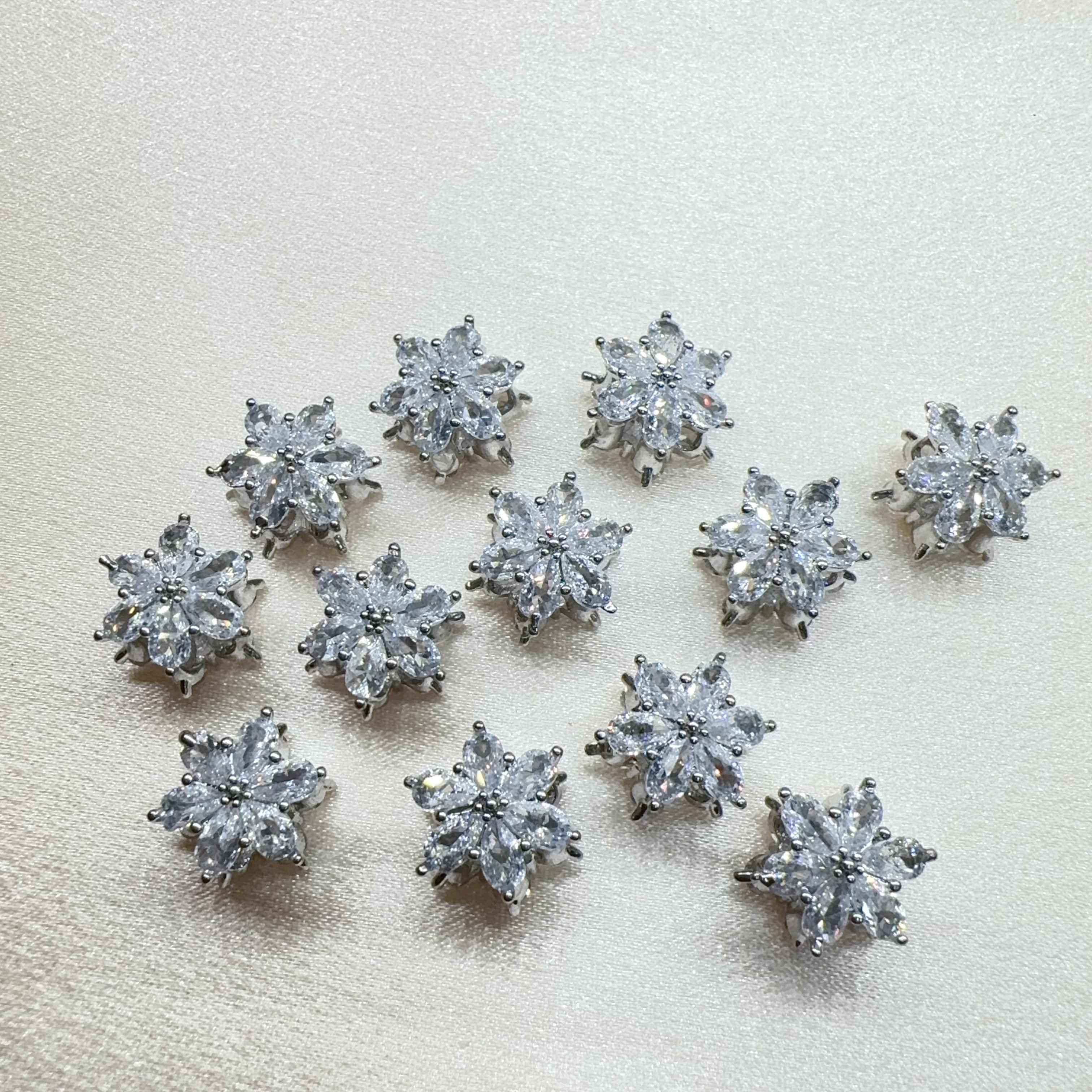 水晶手链饰品 弹簧手链设计 精致水晶手串 高档时尚手链女款